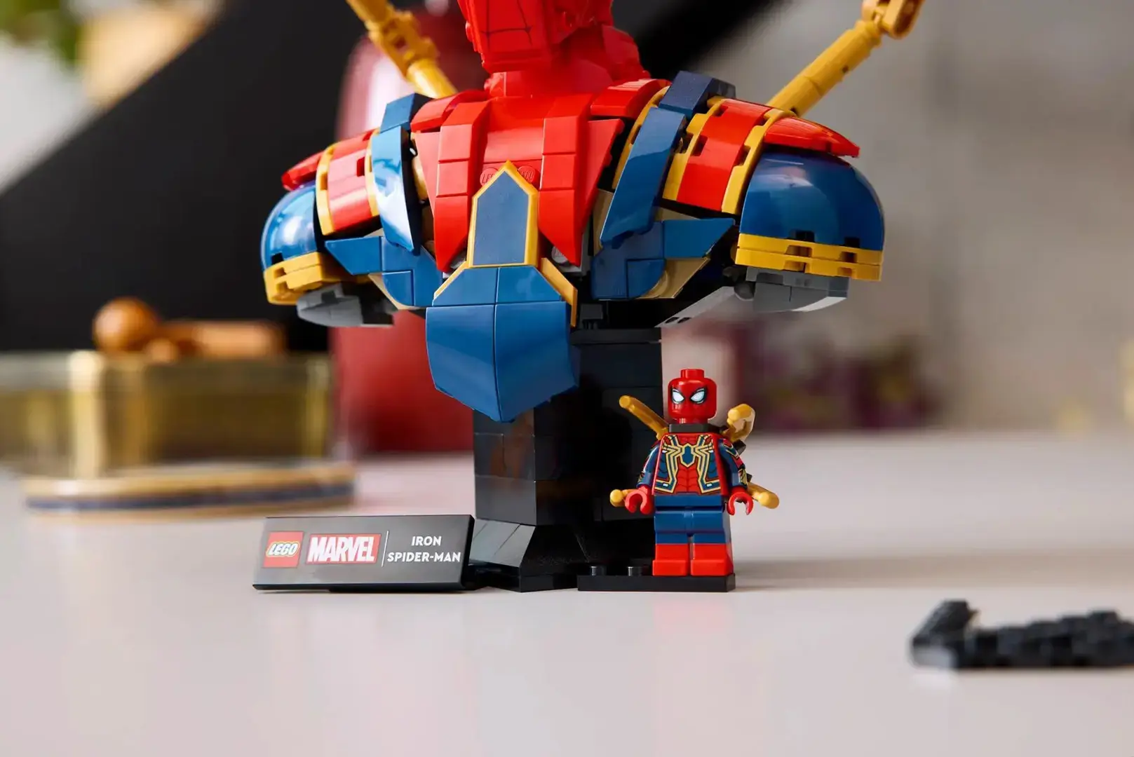 LEGO MARVEL 76326 Iron Spider-Man Bust