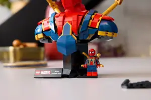 LEGO MARVEL 76326 Iron Spider-Man Bust