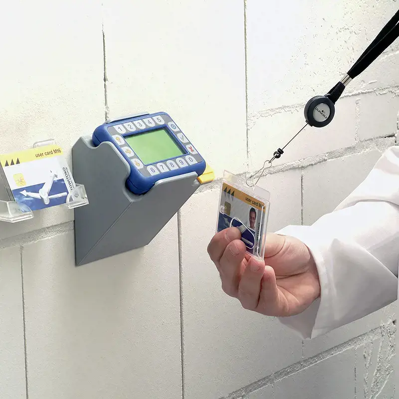 Laikiklis vardinei kortelei su dirželiu ir rite DURABLE