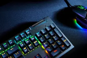 "Razer BlackWidow V4 X" mechaninė žaidimų klaviatūra, geltonas jungiklis, JAV išdėstymas, laidinė, juoda