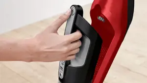 "Bosch Serie 4" BBH3ZOO28, sausas, be maišelio, 0,4 l, 82 dB, juodas, raudonas