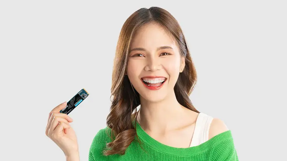 Kioxia LVD10Z002TG8 internal solid state drive 2 TB M.2 PCI Express 5.0 NVMe BiCS FLASH TLC