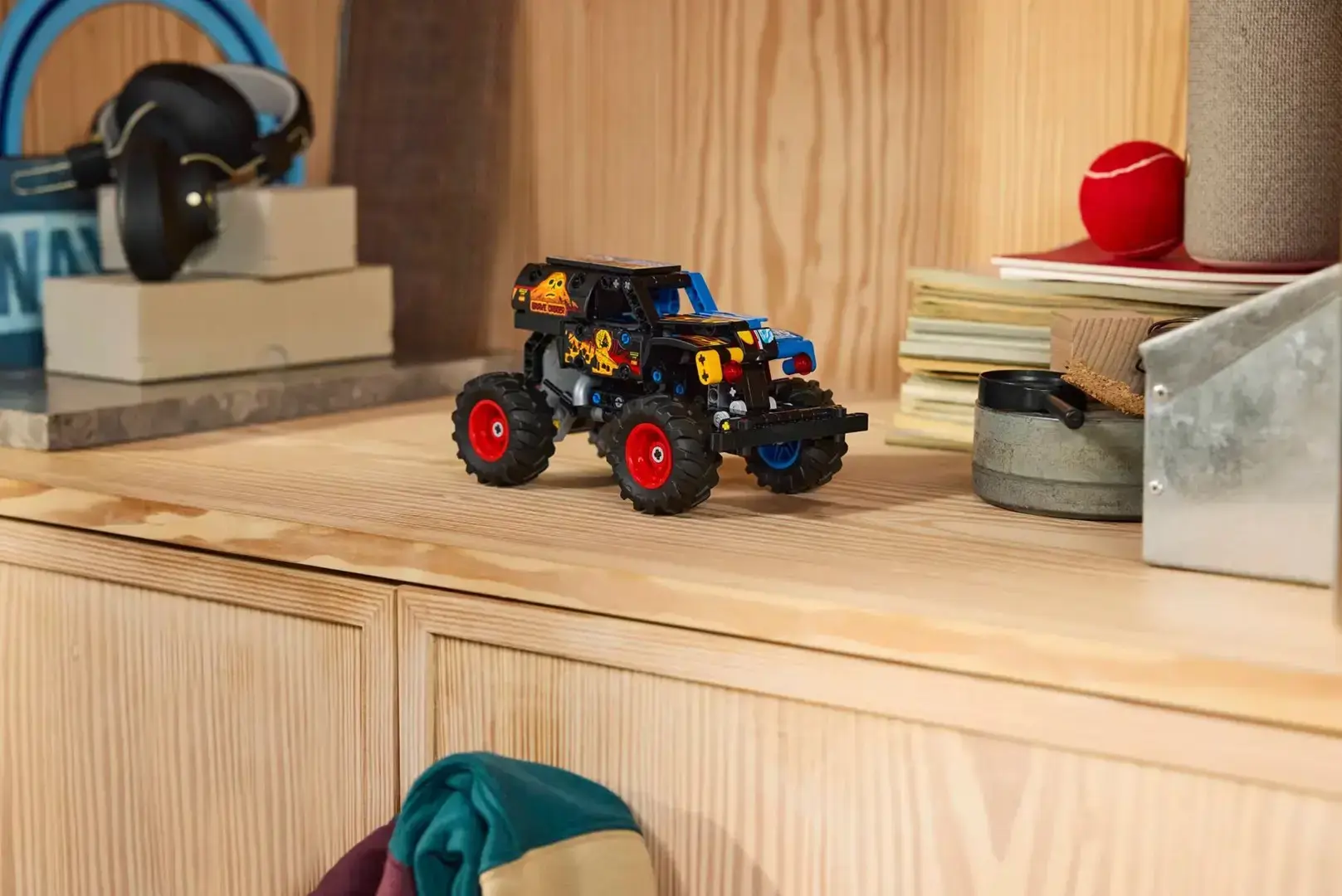 LEGO TECHNIC 42219 Monster Jam Grave Digger Fire and Ice