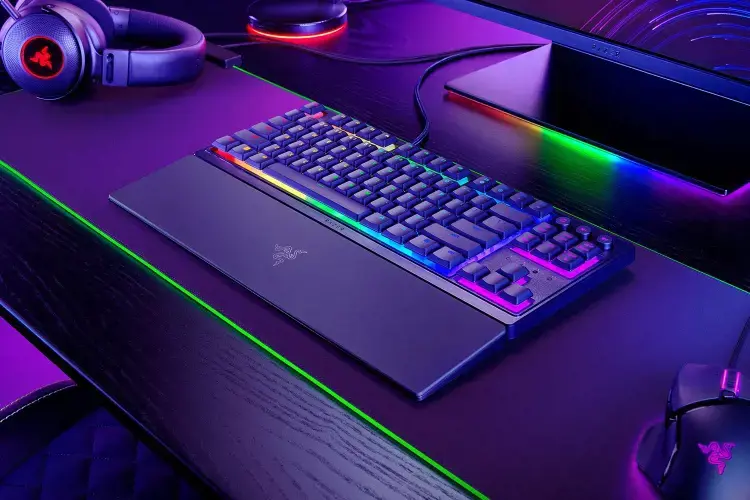 "Razer Ornata V3 Tenkeyless RGB LED light, JAV, laidinė, juoda, mechaninė žaidimų klaviatūra