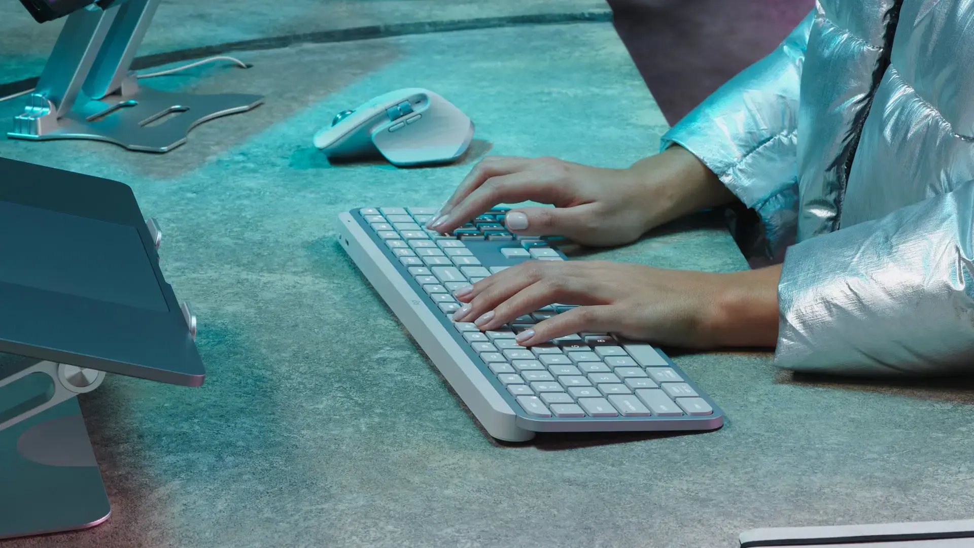 "Logitech MX Keys S", pilno dydžio (100 %), RF belaidis + "Bluetooth", žirklinis klavišų jungiklis, QWERTY, LED, aliuminis, baltas