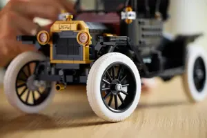 LEGO ICONS 11376 Ford Model T
