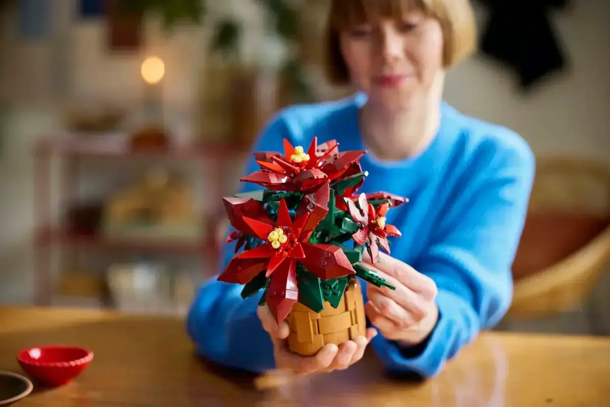 LEGO ICONS 10370 Poinsettia