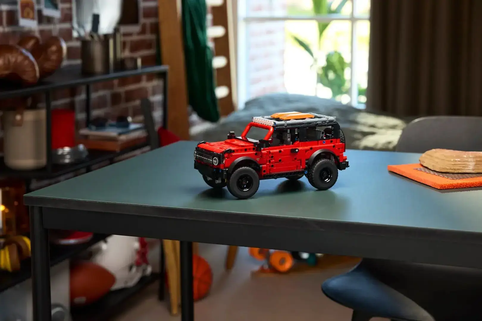 LEGO TECHNIC 42213 Ford Bronco SUV