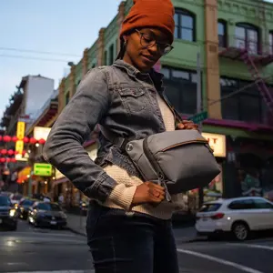 "Peak Design Everyday Sling V2 3L", pelenų spalvos