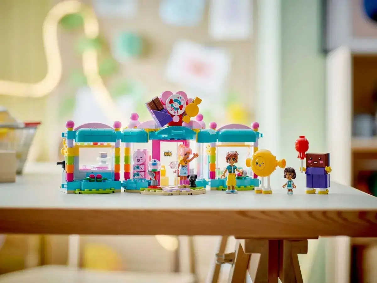 LEGO FRIENDS 42649 Heartlake City Candy Store