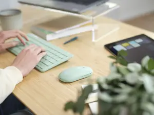 "Trust Lyra", mini, RF belaidis + "Bluetooth", žirklinis klavišų jungiklis, QWERTY, žalias, pelė pridedama