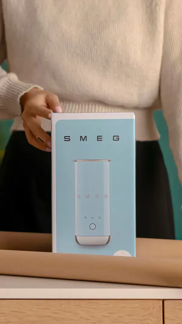 Smeg MFF02BLEU Automatic milk frother/warmer Black
