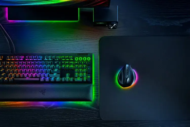 Razer Pro Click V2 Vertical Ergonomic Belaidė pelė RF Wireless+Bluetooth+USB-C, 30000 DPI, Juoda