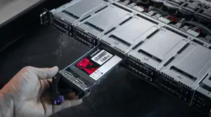 KINGSTON 7,68 TB DC600M 2,5 colių SATA3 SSD diskas