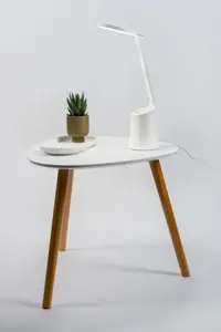 Modernus LED stalinis šviestuvas "Activejet FUTURE white" su įmontuotu įkraunamu akumuliatoriumi