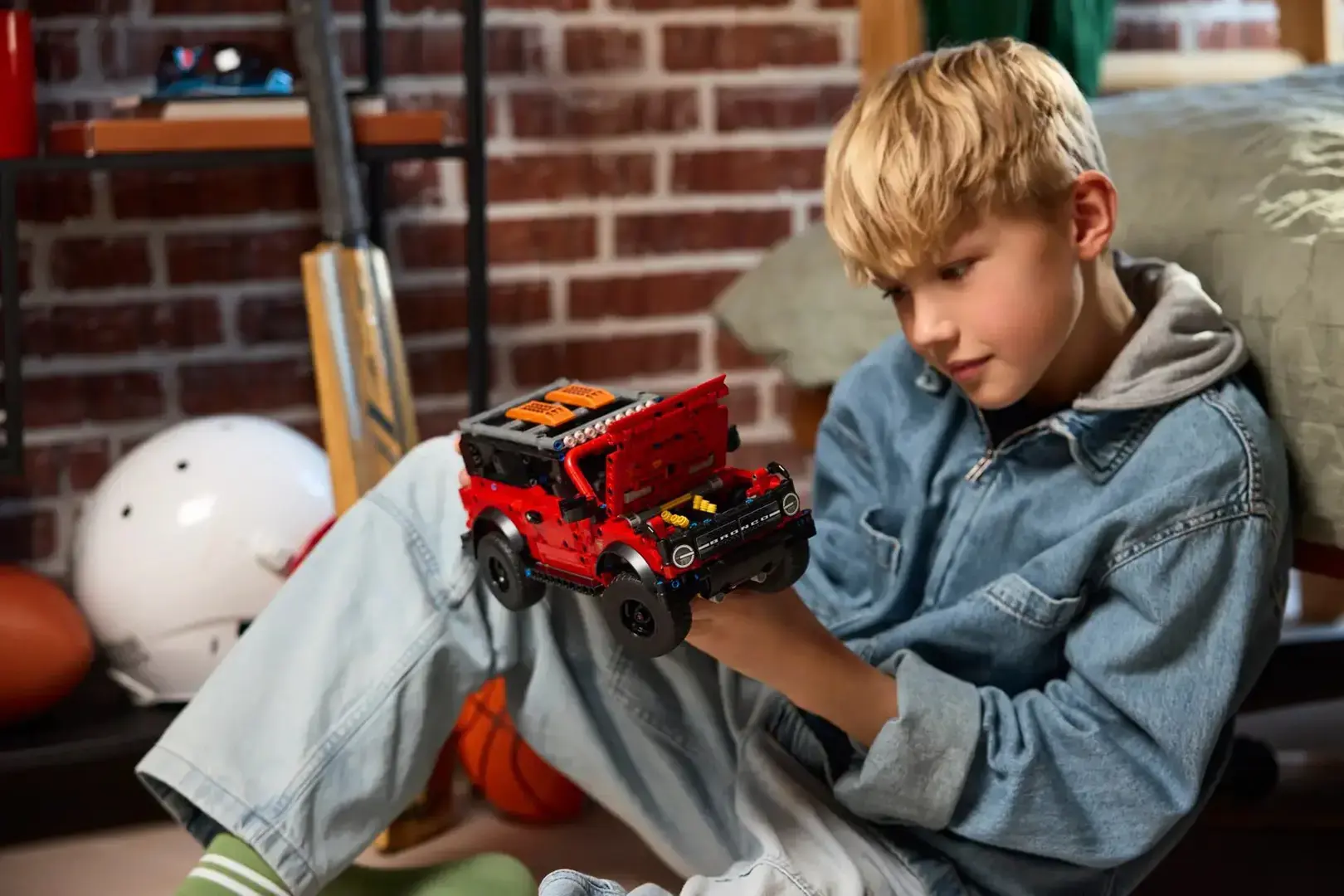 LEGO TECHNIC 42213 Ford Bronco SUV