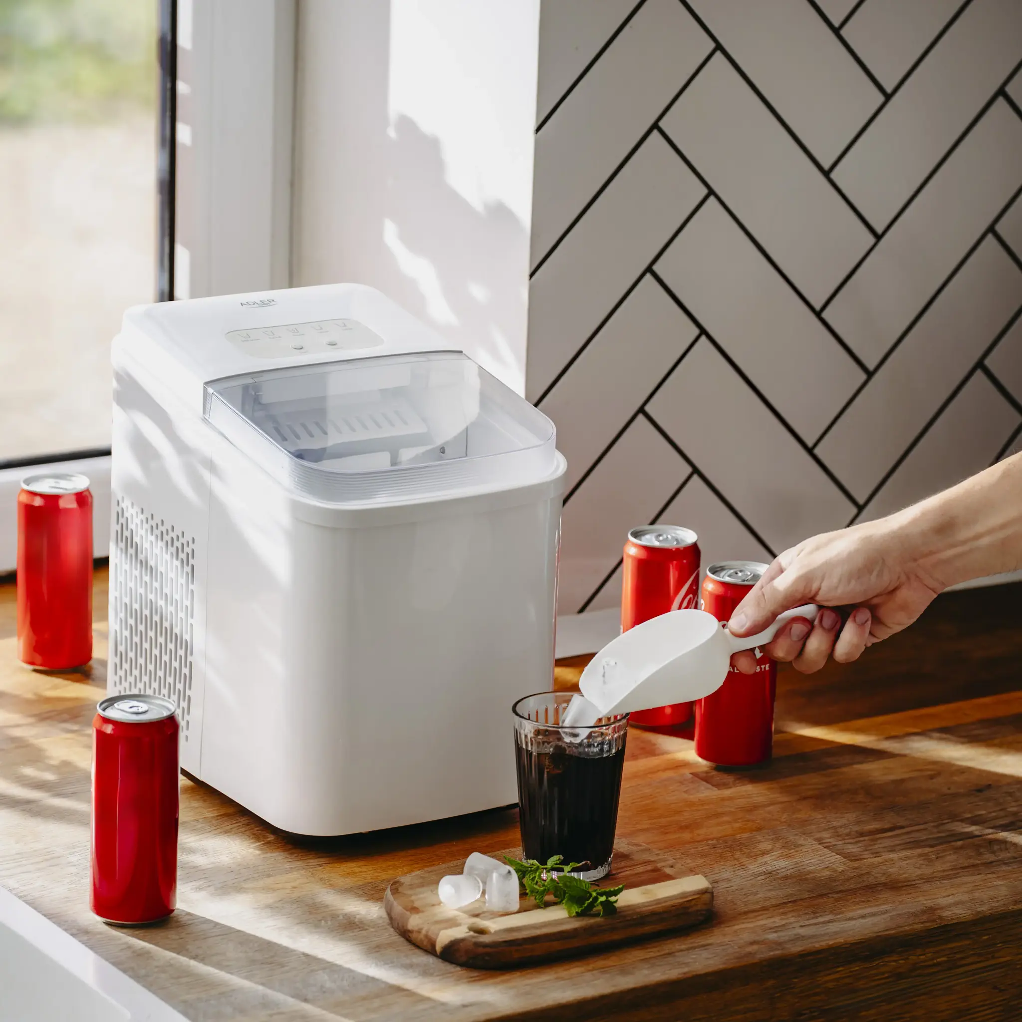 Adler Ice Cube Maker | AD 8800 | Power 105 W | Capacity 1.4 L | White