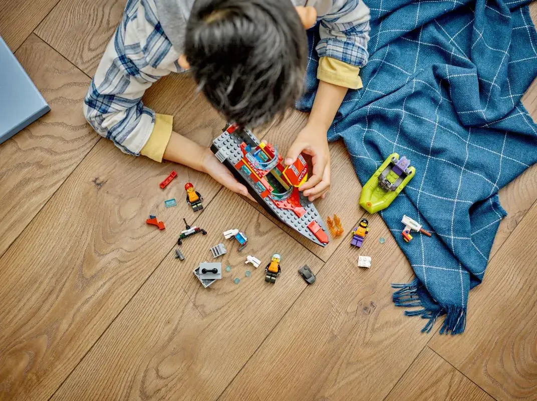 LEGO CITY 60373 UGNIAGESIŲ GELBĖTOJŲ VALTIS
