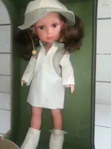 Lėlytė Carole su lininiais rūbeliais, 36 cm