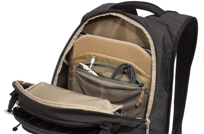 "Thule Construct CONBP-116 Black", "City", "Man", 39,6 cm (15,6"), Nešiojamojo kompiuterio skyrius, Neperšlampamas, Nailonas