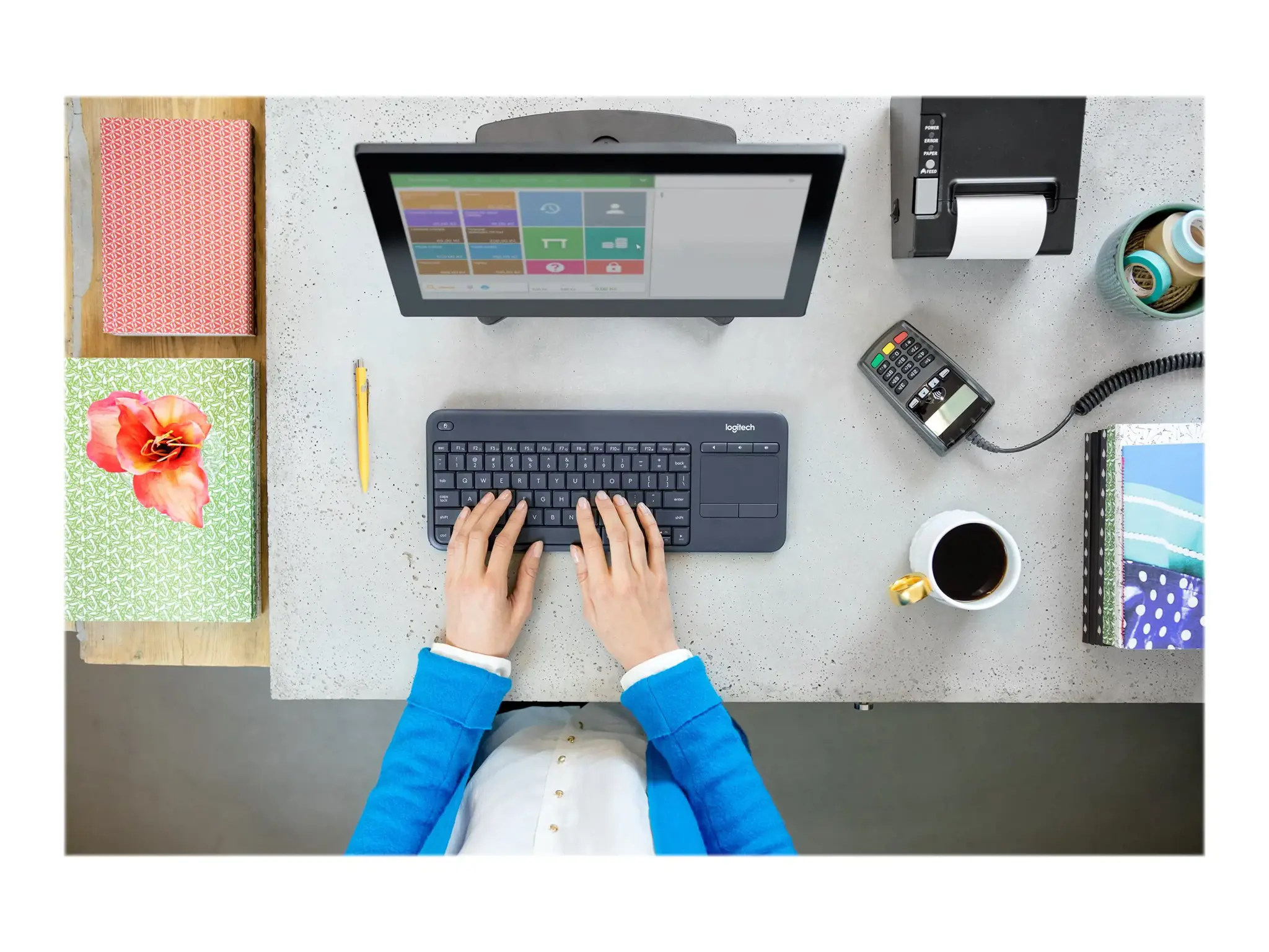 LOGITECH belaidė jutiklinė klaviatūra K400 Plus - INT BLACK