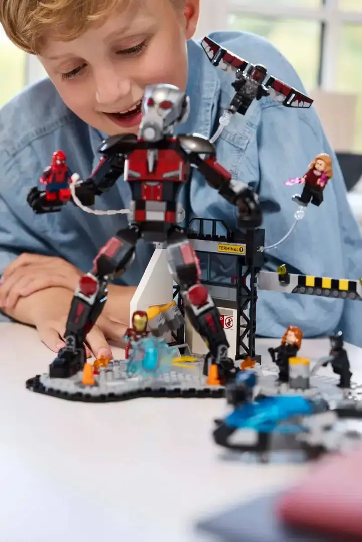 LEGO MARVEL 76314 Captain America: Civil War Battle