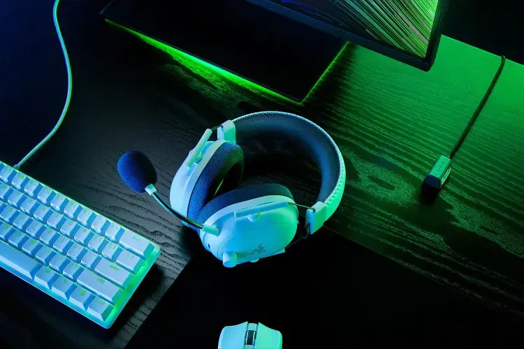 "Razer BlackShark V2 Pro+" ausinės, per ausis, laidinės, baltos spalvos