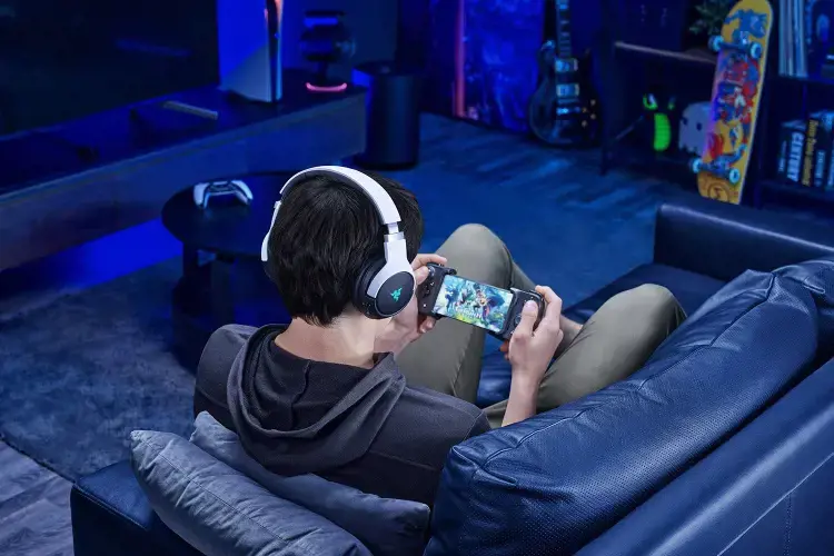 "Razer" žaidimų ausinės "Playstation 5 Kaira Pro" su įmontuotu mikrofonu, juodos/baltos spalvos, belaidės