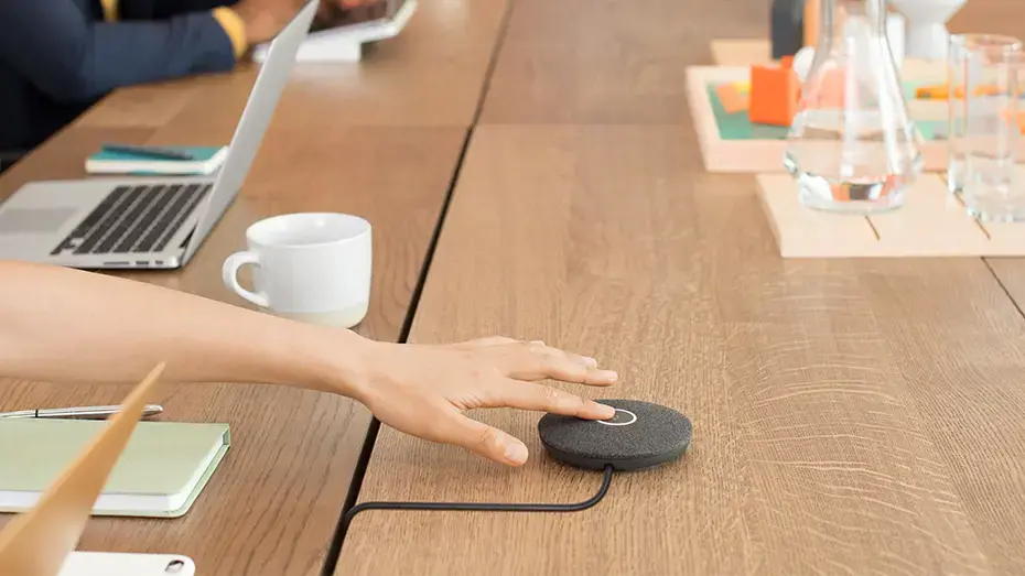 "Logitech Rally Mic Pod Hub", grafito spalvos, stalinis, "Logitech", "Rally", "Rally Plus", "Windows 10", "Windows 11", "Windows 7", "Windows 7", "Windows 8", "Windows 8.1", "Mac OS X 10.10 Yosemite", "Mac OS X 10.11 El Capitan", "Mac OS X 10.12 Sierra", "Mac OS X 10.13 High...