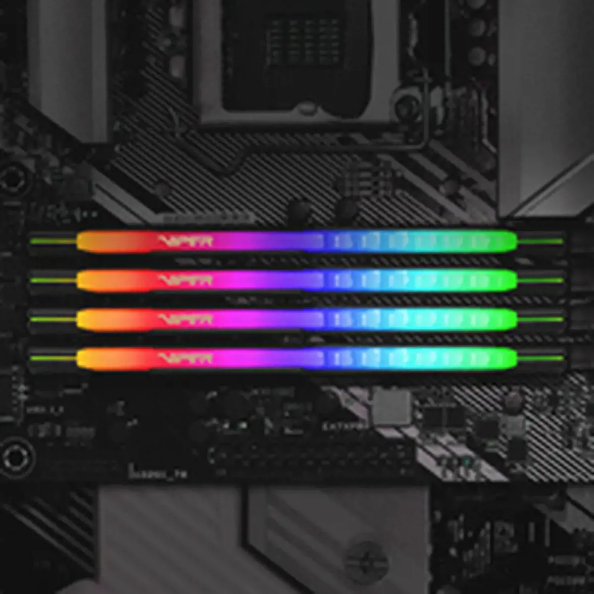 PATRIOT Viper Steel RGB DDR4 32GB 2x16GB 3200MHz su juodu šildytuvu, dvigubas rinkinys