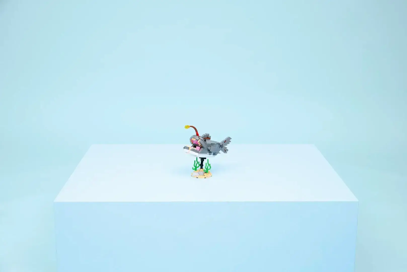 LEGO CREATOR 3 IN 1 31381 Fierce Shark with a Treasure Chest