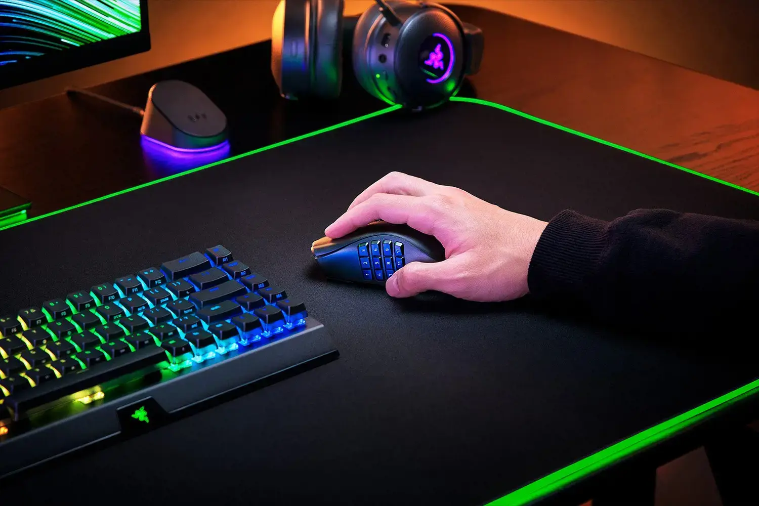 "Razer Naga V2 Pro" žaidimų pelė, RGB LED apšvietimas, 2,4 GHz, "Bluetooth", belaidė, juoda
