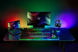 "Razer BlackWidow V4 Pro" mechaninė žaidimų klaviatūra su RGB LED apšvietimu, JAV, laidinė, juoda, geltoni jungikliai, skaičių klaviatūra