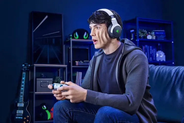 "Razer" žaidimų ausinės "Playstation 5 Kaira Pro" su įmontuotu mikrofonu, juodos/baltos spalvos, belaidės