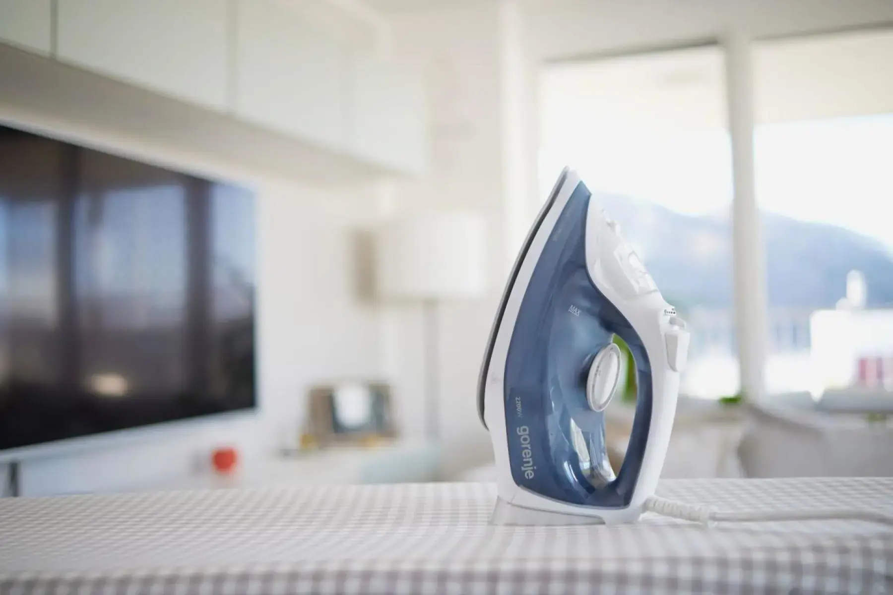 Gorenje SIK2200WB | Steam iron | 2200 W | Continuous steam 35 g/min | Water tank capacity 450 ml | Blue | Steam boost performance 160 g/min