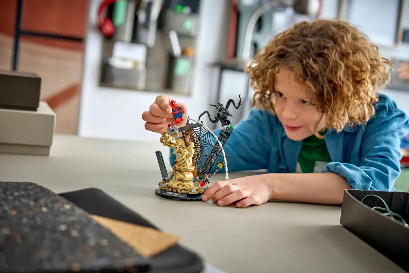 LEGO MARVEL 76334 Epic Battle: Spider-Man vs. Sandman