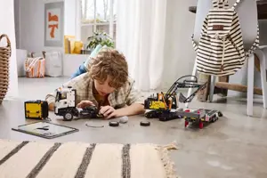 LEGO TECHNIC 42175 Volvo FMX Truck & EC230 Electric Excavat