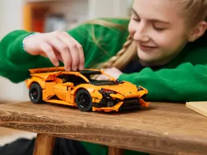 LEGO TECHNIC 42196 Lamborghini Huracán Tecnica Orange
