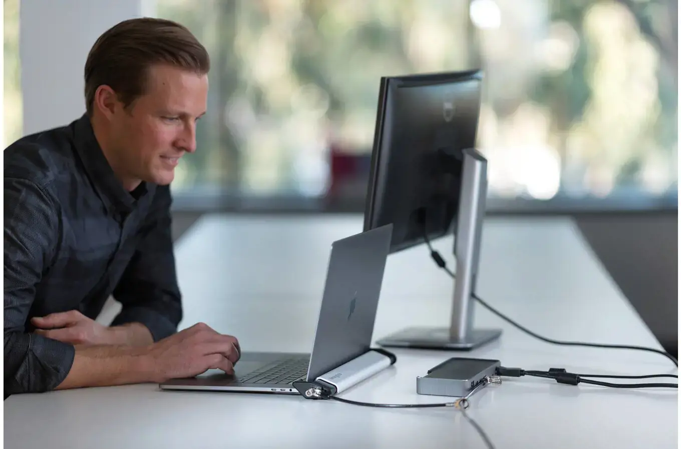 "Kensington" nešiojamojo kompiuterio užrakinimo stotelė 2.0 su "MicroSaver 2.0" užraktu, "Kensington", apvalus raktas, aliuminis, sidabrinė