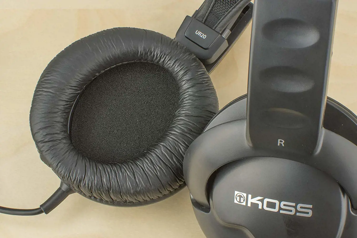 "Koss" ausinės DJ Style UR20 laidinės, 3,5 mm, su triukšmo slopinimu, juodos spalvos