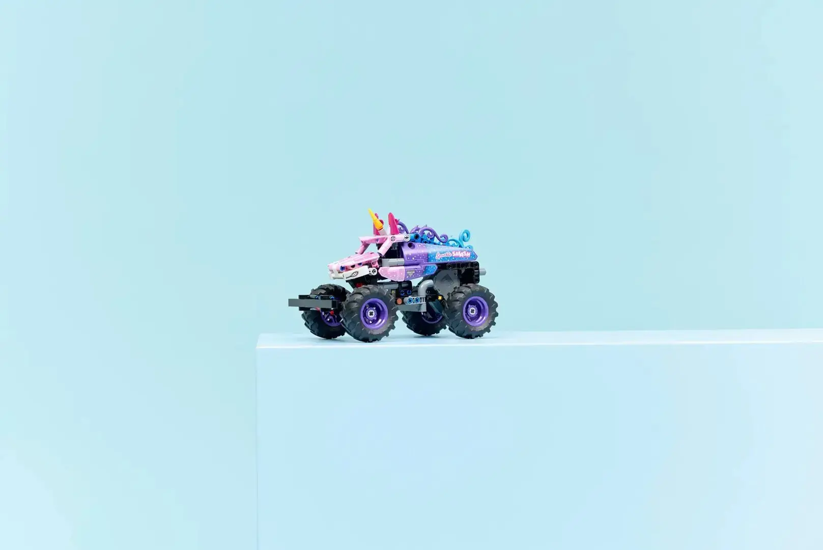 LEGO TECHNIC 42220 Monster Jam Sparkle Smash Pull-Back