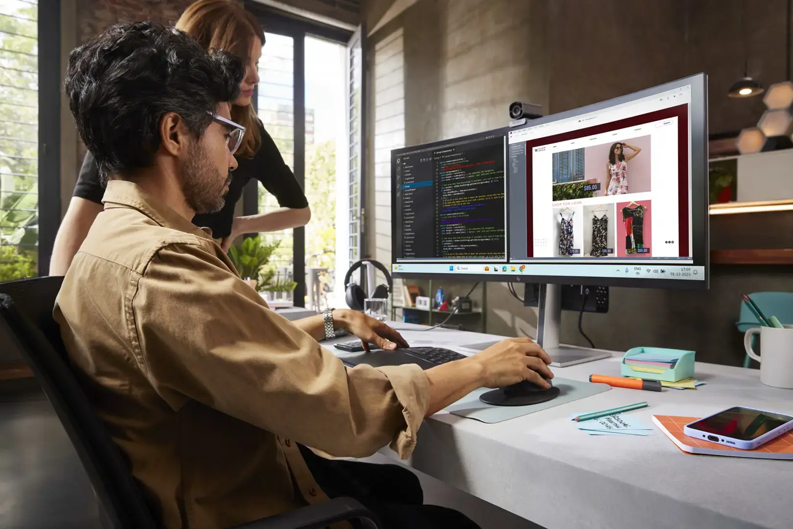 HP 738pu Series 7 Pro Curved TB4 Charging Monitor - 37.5" 3840x1600 WQHD+ 400-nit 60Hz AG, Curved, IPS Black HDR 400, USB-C(100W/65W/15W)/HDMI/ DP Daisy-Chain, 5x USB-A, speakers, RJ-45 LAN, height adjustable/tilt/swivel, 3 years (Z38c)