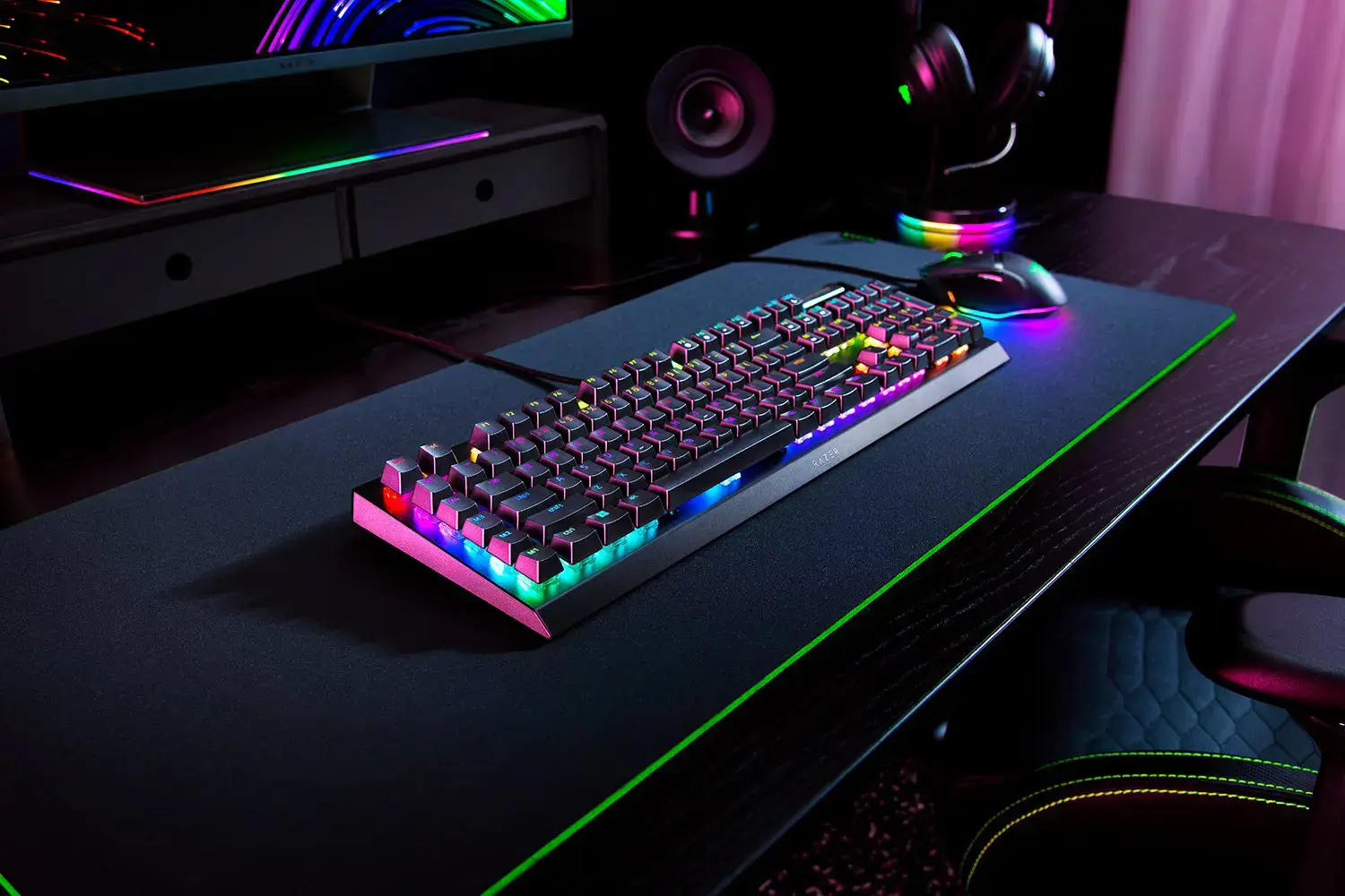 "Razer BlackWidow V4 X" mechaninė žaidimų klaviatūra, geltonas jungiklis, JAV išdėstymas, laidinė, juoda