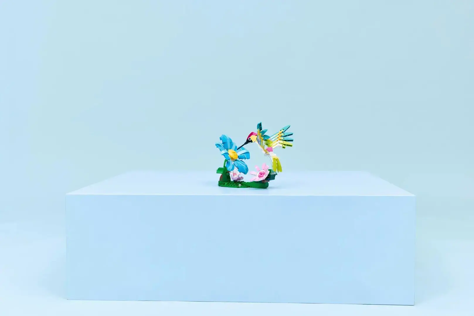 LEGO CREATOR 3 IN 1 31384 Wild Animals: Colorful Hummingbird