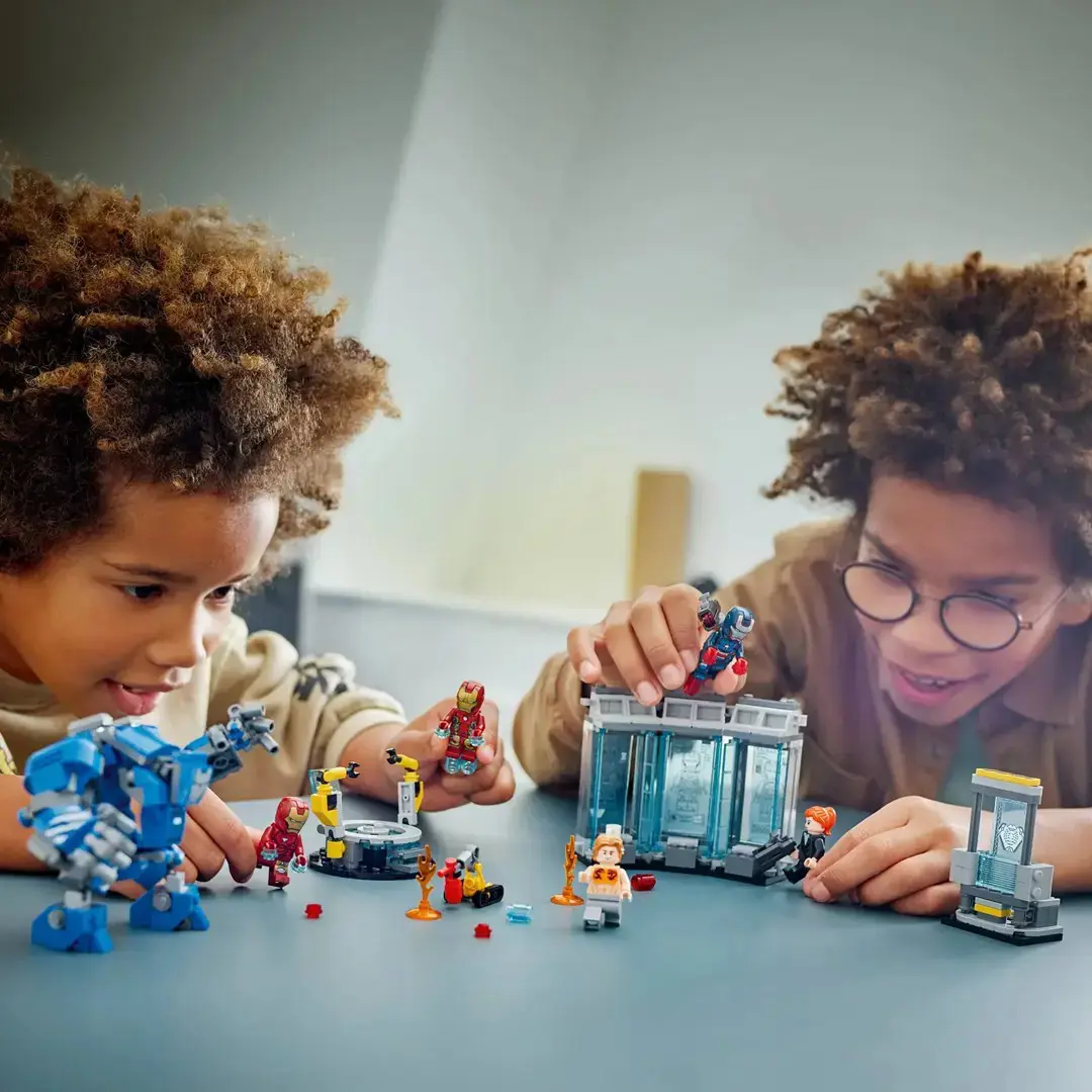 LEGO MARVEL 76315 Iron Man’s Laboratory: Hall of Armor