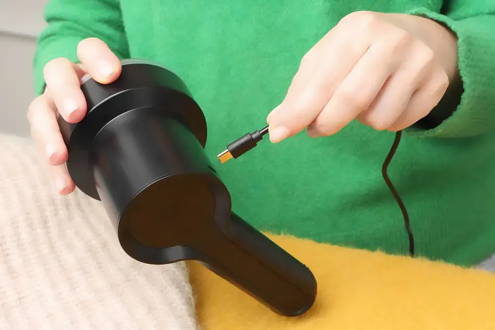 ELDOM TORI drabužių skustuvas, įkraunamas ir maitinamas iš tinklo