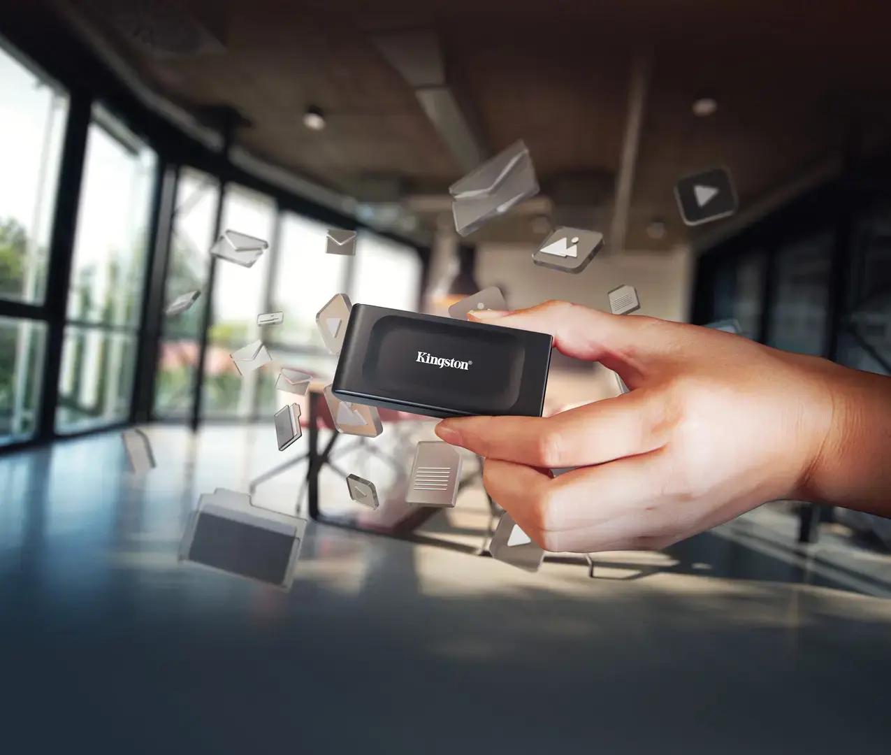 KINGSTON XS1000 2 TB SSD kišeninio dydžio USB 3.2 Gen 2 išorinis kietasis diskas iki 1050 MB/s