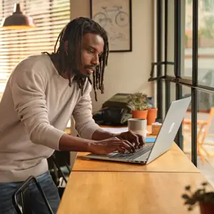 HP Pavilion 16-ag0007nw AMD Ryzen™ 5 8540U Laptop 40.6 cm (16") 2K Display 16 GB LPDDR5 SDRAM 512 GB SSD Wi-Fi 6E (802.11ax) Windows 11 Home Silver