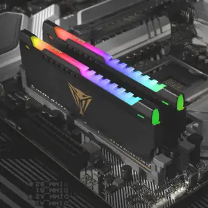 PATRIOT Viper Steel RGB DDR4 32GB 2x16GB 3200MHz su juodu šildytuvu, dvigubas rinkinys