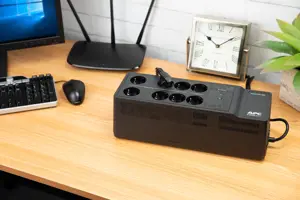 APC Back-UPS 850VA 230V C ir A tipo USB įkrovimo prievadai